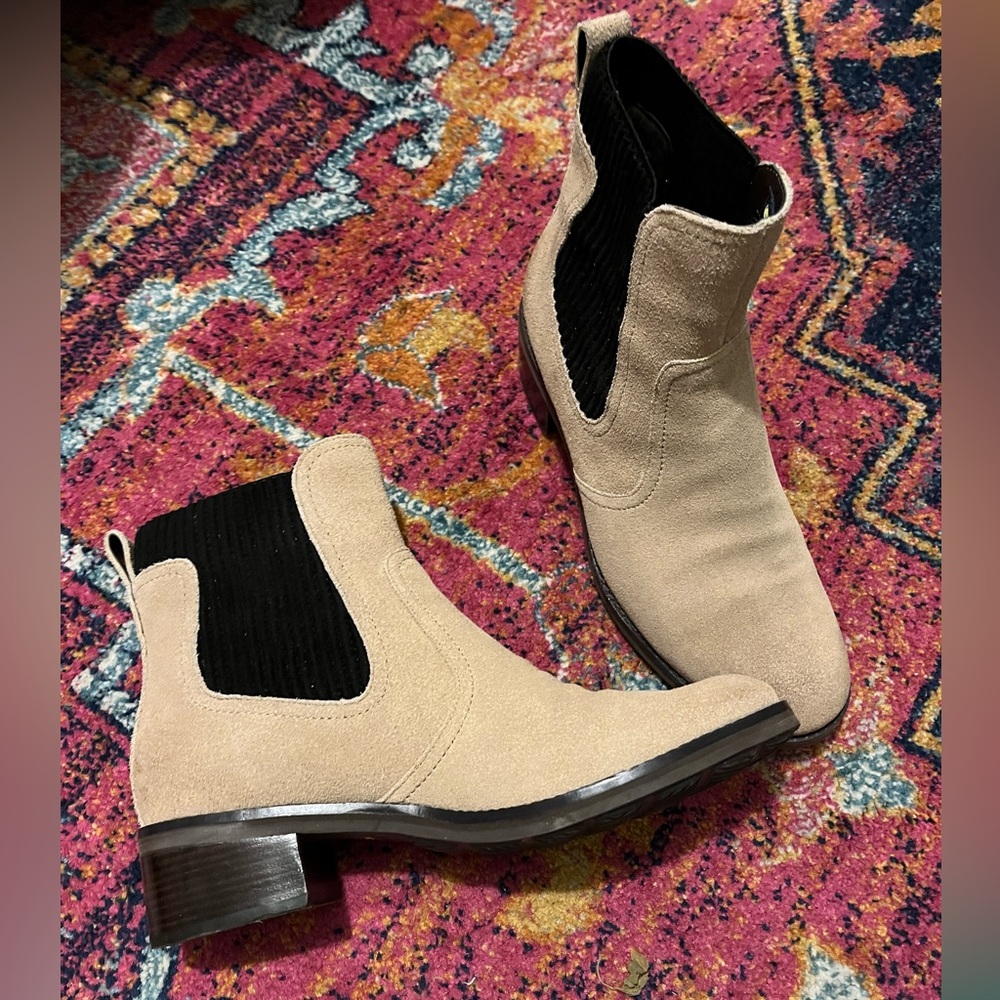 Cole Haan tan suede Chelsea booties!! Never worn outside.